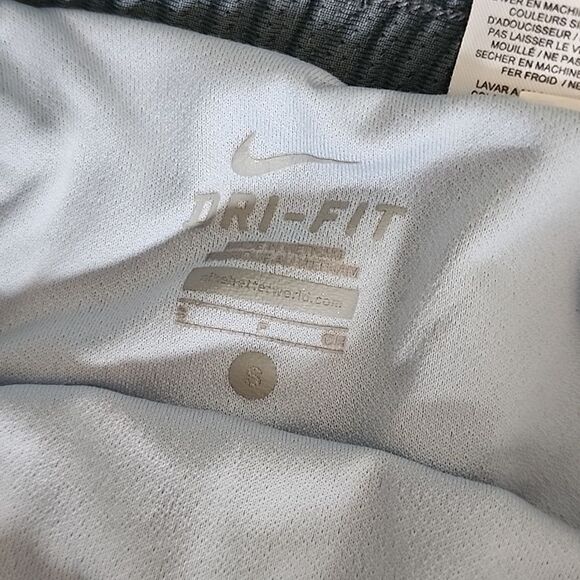 Nike Running Shorts - Picture 3 of 4